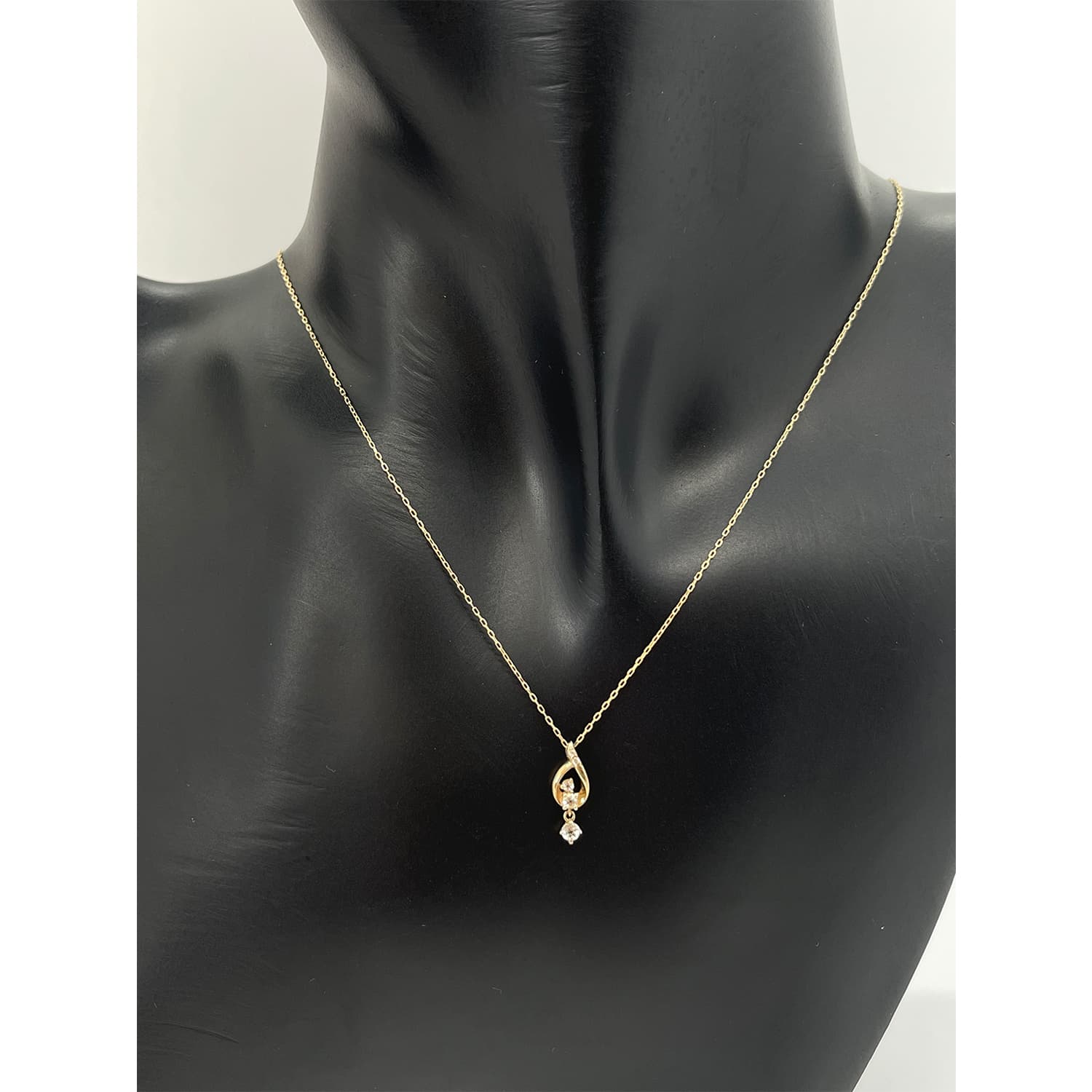 10K Gold Elongated Droplet Diamond Pendant Chain