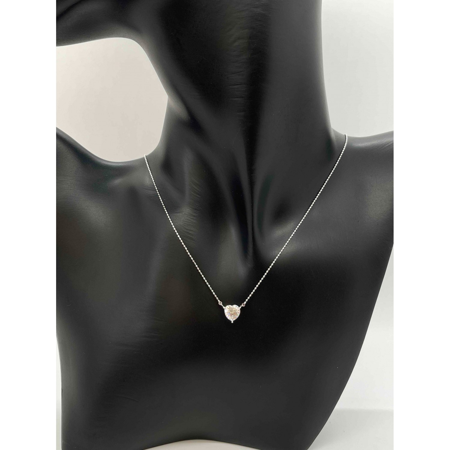18K White Gold Heart Shape Diamond Pendant