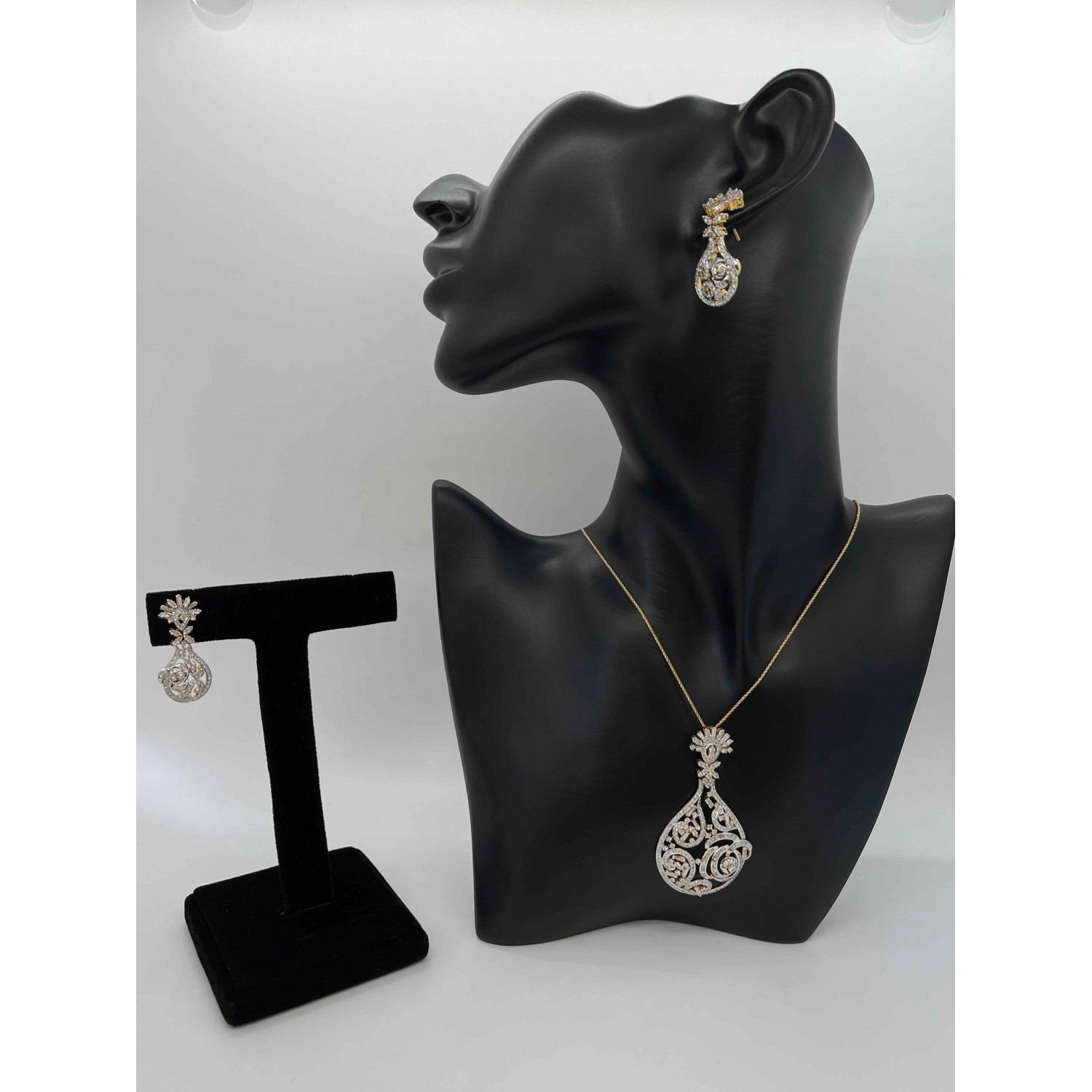 18K Gold Pendant Set