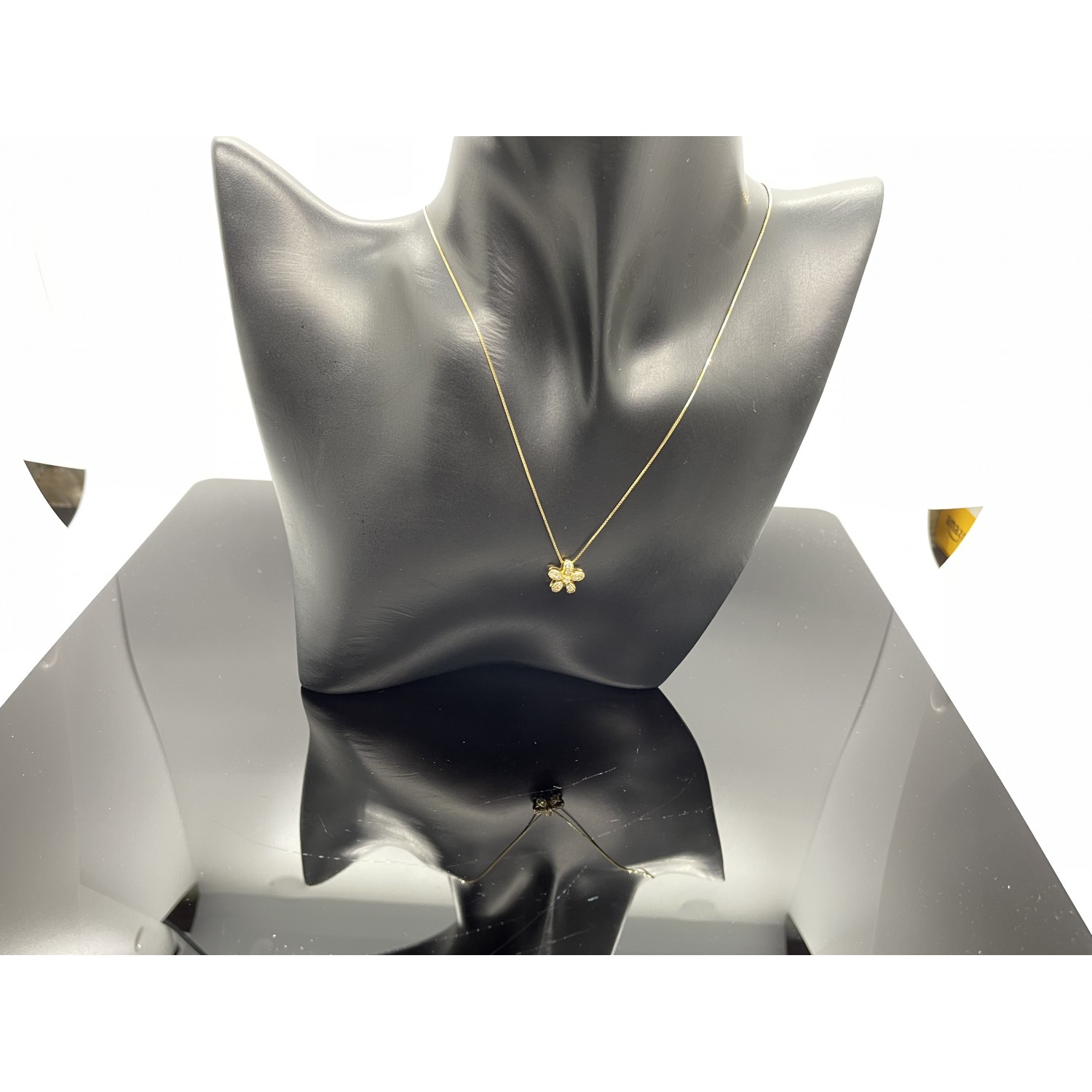 Star Fish 18K Yellow Gold Pendant 